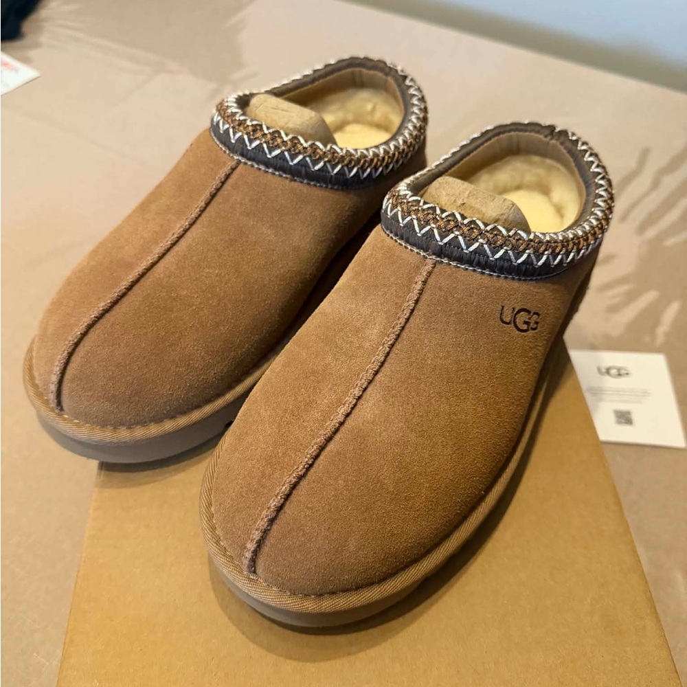 UGG Tasman Slippers Size 10 for Women’s,  size 8 for Men’s Chestnut